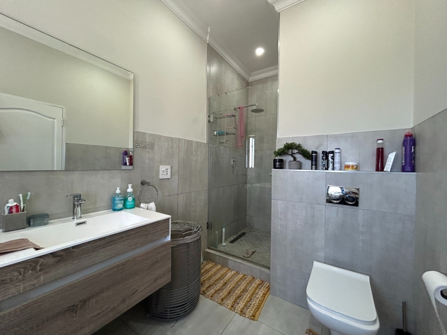 To Let 4 Bedroom Property for Rent in Sandown Western Cape